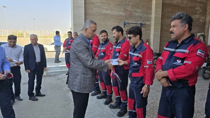 فرماندار گناوه: ایمنی شهروندان مرهون تلاش بیوقفه آتشنشانان است فرماندار گناوه: ایمنی شهروندان مرهون تلاش بیوقفه آتشنشانان است