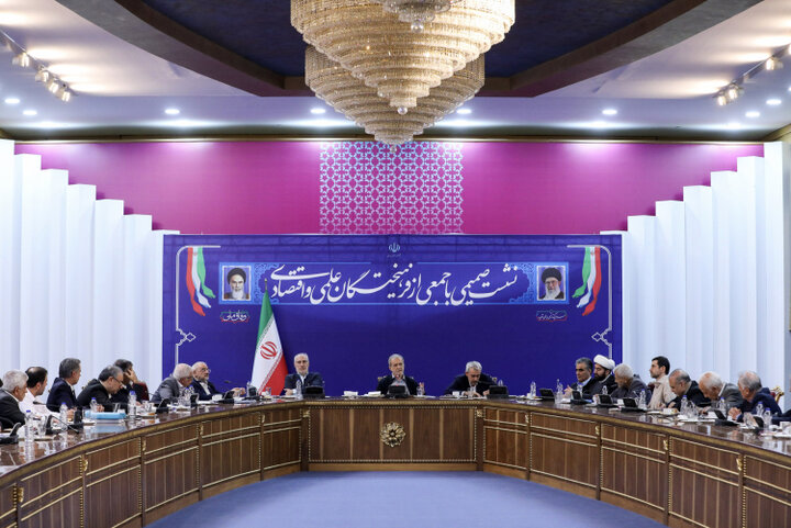 نشست و تبادلنظر ۴ ساعته پزشکیان با جمعی از کارشناسان اقتصادی