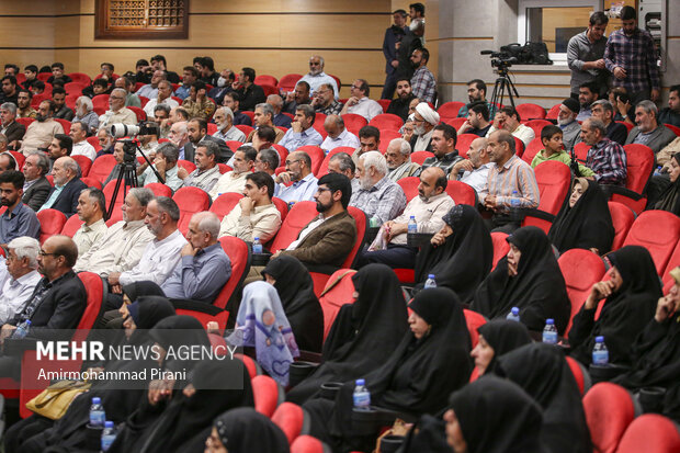 مراسم بزرگداشت هفته دفاع مقدس در قم