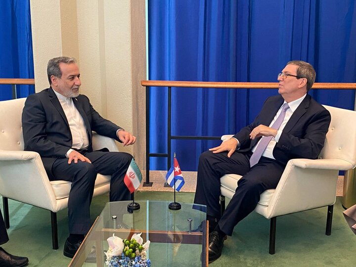 دیدار عراقچی با وزیر خارجه کوبا