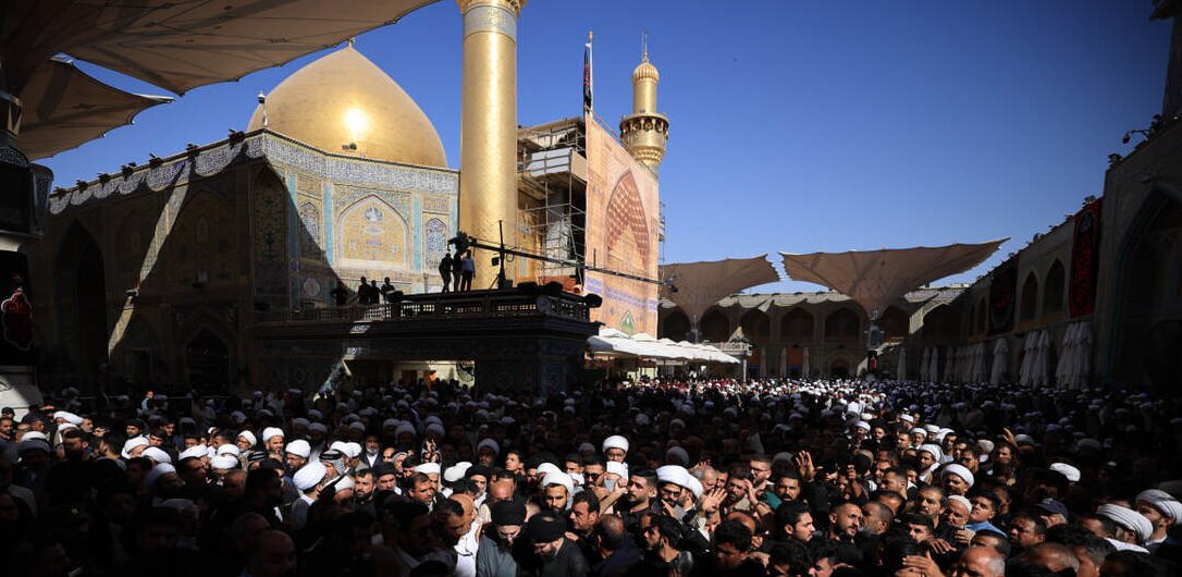 Ayetullah Sistani’nin eşi toprağa verildi (+foto)