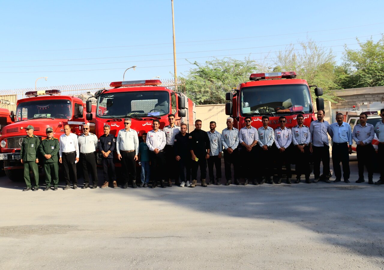 آتشنشانان بندر دیر تجلیل شدند
