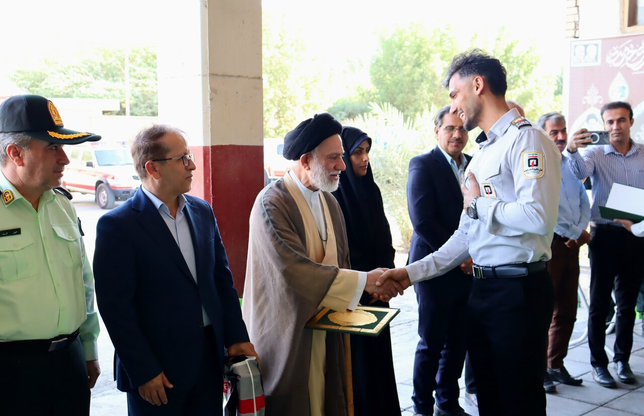 آتشنشانان بندر دیر تجلیل شدند