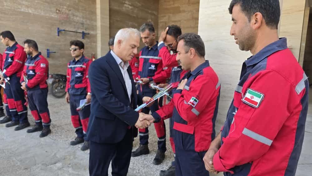 فرماندار گناوه: ایمنی شهروندان مرهون تلاش بیوقفه آتشنشانان است