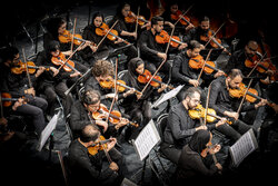 ارکستر ملی «آن آبی ایرانی» را اجرا می‌کند؛ برای ایران و خلیج فارس