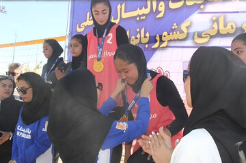 پایان کار مسابقات والیبال ساحلی قهرمانی دختران کشور در شهرستان بناب