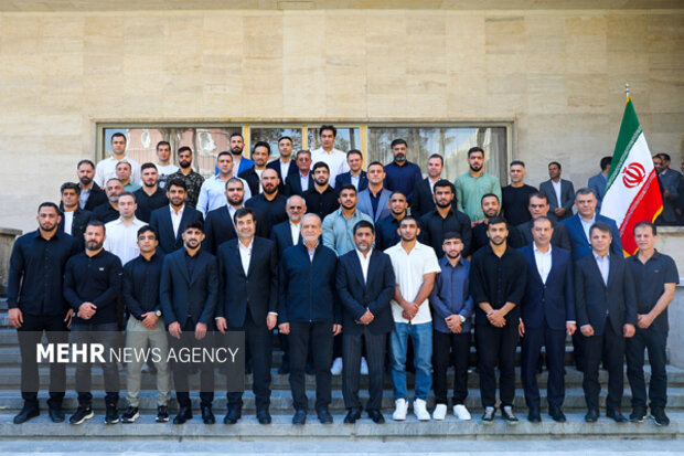 مراسم تجلیل از قهرمانان کشتی توسط رئیس جمهور برگزار شد