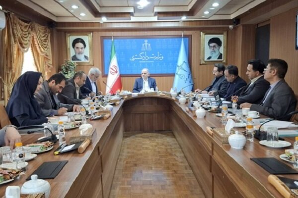 نشست بررسی چالشها و موانع تحقق حقوق شهروندی برگزار شد نشست بررسی چالشها و موانع تحقق حقوق شهروندی برگزار شد