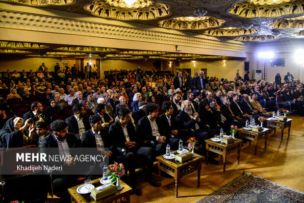 گردهمایی هنرمندان به مناسبت چهلمین روز درگذشت استاد فرشچیان در اصفهان