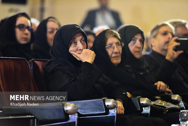 گردهمایی هنرمندان به مناسبت چهلمین روز درگذشت استاد فرشچیان در اصفهان