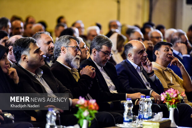 گردهمایی هنرمندان به مناسبت چهلمین روز درگذشت استاد فرشچیان در اصفهان