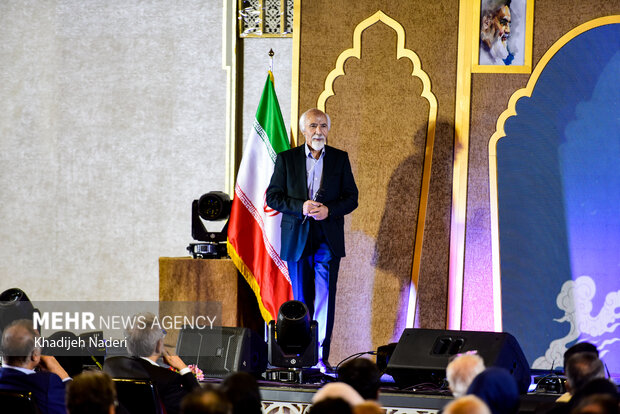 گردهمایی هنرمندان به مناسبت چهلمین روز درگذشت استاد فرشچیان در اصفهان
