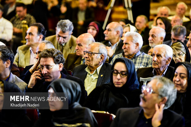 گردهمایی هنرمندان به مناسبت چهلمین روز درگذشت استاد فرشچیان در اصفهان