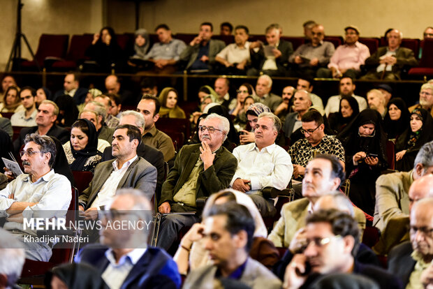 گردهمایی هنرمندان به مناسبت چهلمین روز درگذشت استاد فرشچیان در اصفهان