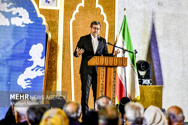 گردهمایی هنرمندان به مناسبت چهلمین روز درگذشت استاد فرشچیان در اصفهان
