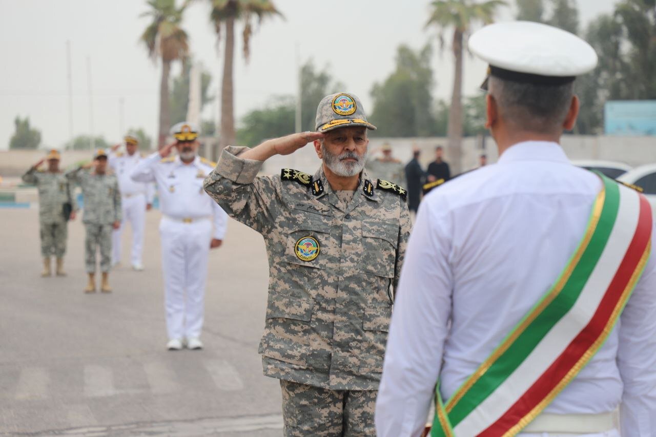 VIDEO: Top General visits Army, IRGC naval units - Mehr News Agency