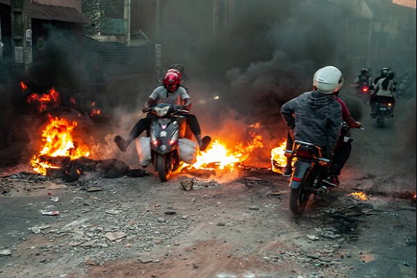 Madagascar’s government dissolves amid protests