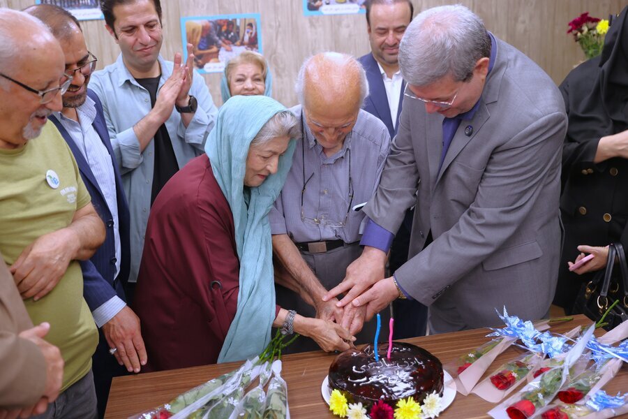 پویش «رز مهربانی» برای ایجاد حال خوب سالمندان برگزار شد