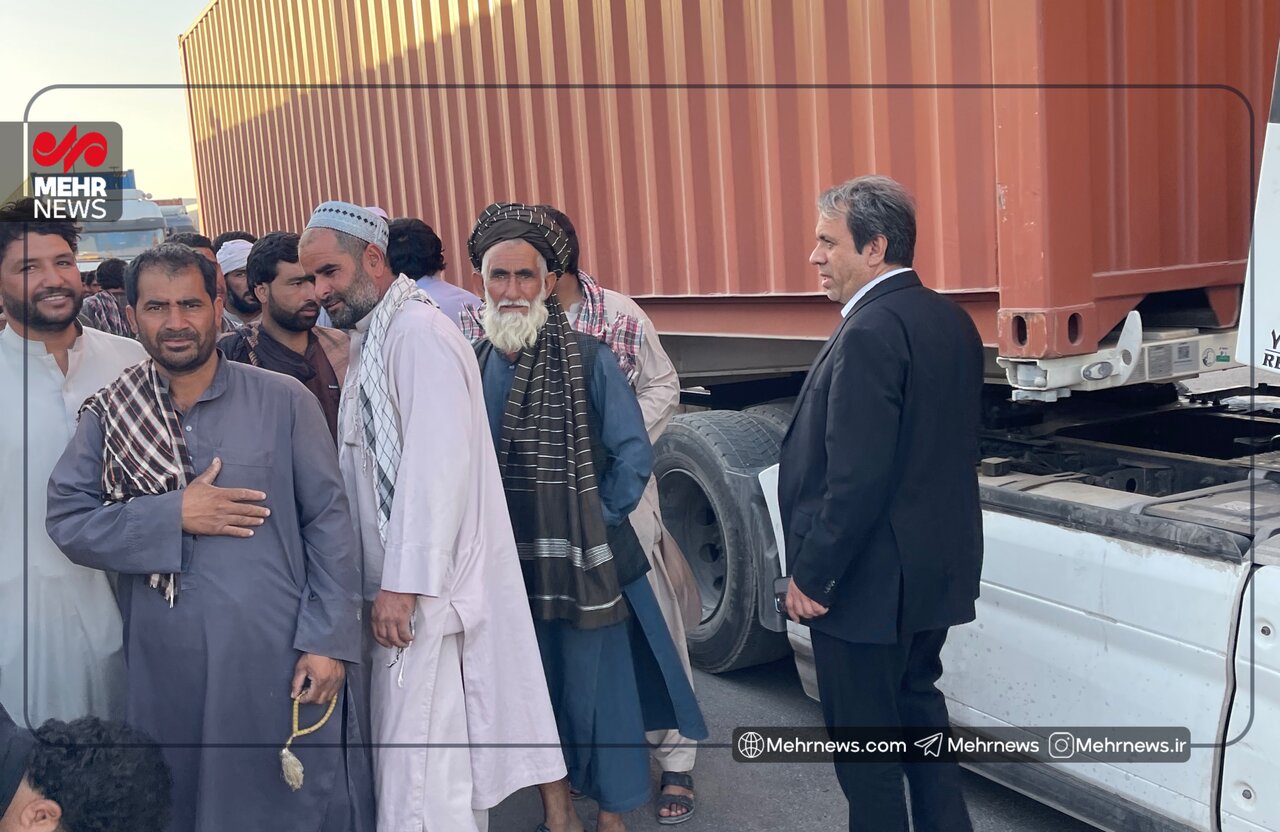 اختلالات گمرکی در افغانستان؛ ۳۰۰ کامیون از مرز دوغارون عبور کردهاند