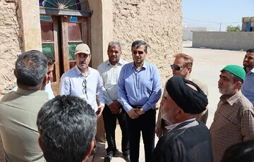 معاون وزیر راه و شهرسازی از طرح‌های بازآفرینی شهری دشتی بازدید کرد