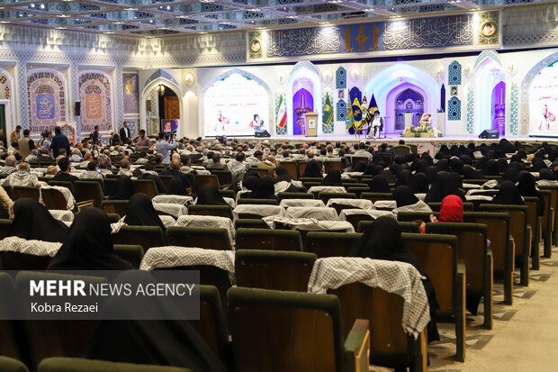مراسم تجلیل از پیشکسوتان جهاد و مقاومت در مشهد