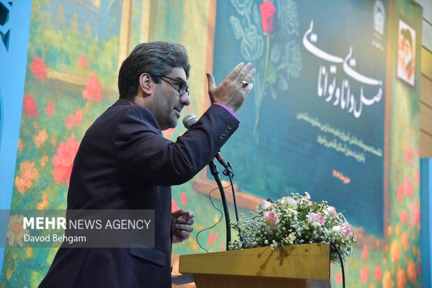 نشست صمیمانه دانش آموزان نخبه علمی وفرهنگی با تولیت استان قدس رضوی