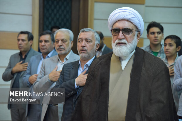 نشست صمیمانه دانش آموزان نخبه علمی وفرهنگی با تولیت استان قدس رضوی