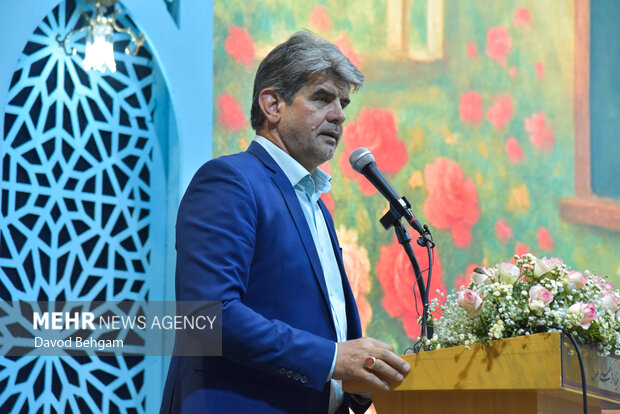 نشست صمیمانه دانش آموزان نخبه علمی وفرهنگی با تولیت استان قدس رضوی