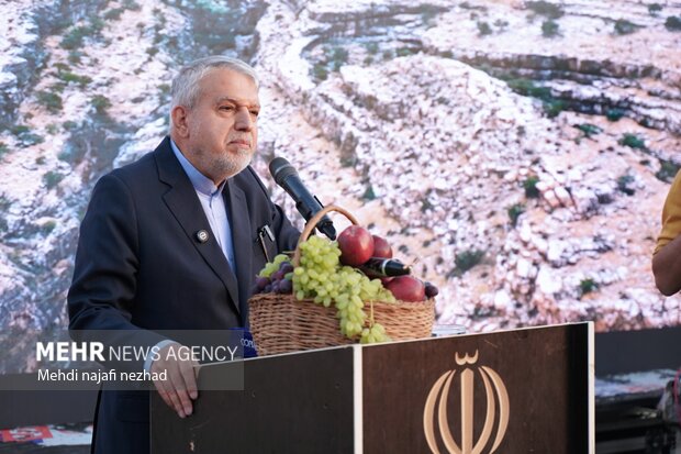 برگزاری جشنواره سیب و انگور در سی سخت با حضور وزیر میراث فرهنگی، صنایع دستی و گردشگری