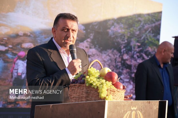 برگزاری جشنواره سیب و انگور در سی سخت با حضور وزیر میراث فرهنگی، صنایع دستی و گردشگری