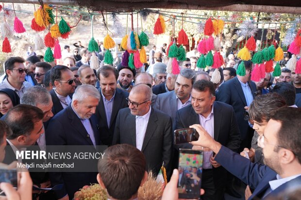 برگزاری جشنواره سیب و انگور در سی سخت با حضور وزیر میراث فرهنگی، صنایع دستی و گردشگری