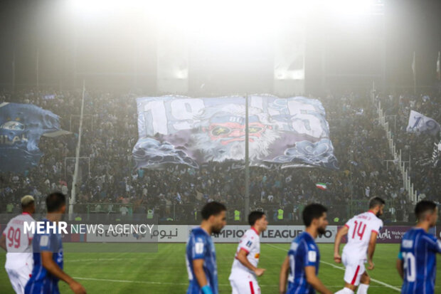 اعتراض بازیکنان به چمن تختی و استقبال سرد هواداران از استقلالی ها