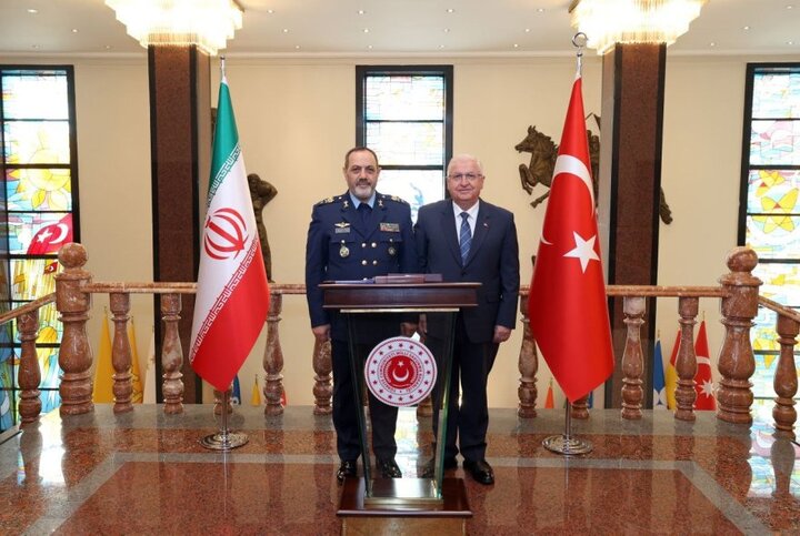 دیدار وزرای دفاع ایران و ترکیه