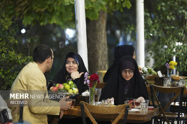 نخستین نشست «دیدار ماه»