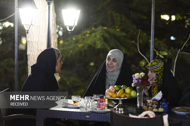 نخستین نشست «دیدار ماه»