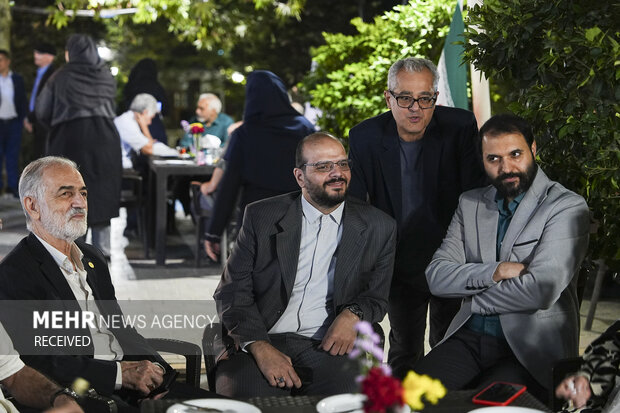نخستین نشست «دیدار ماه»