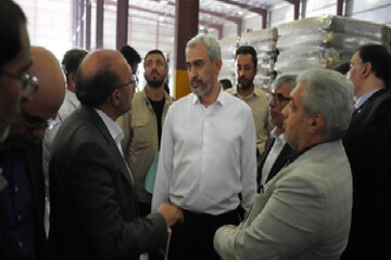 وزیر اقتصاد: موانع گمرکی باید کاهش یابد