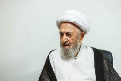 آیت الله نائینی نماینده یک امت در علم و عمل و مکتب‌ساز حوزه‌ها است