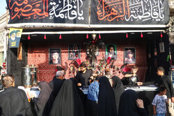 خدمت‌رسانی موکب‌ها در میدان امام خامنه‌ای بیرجند در شب های قدر