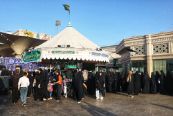 حضور مواکب هفت کشور درخدمت‌رسانی به زائران درایام شهادت حضرت معصومه(س)