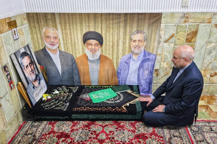 قالیباف بر سر مزار سرلشکر شهید ایزدی در قم حاضر شد