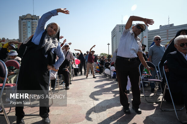 همایش پیاده روی و ورزش همگانی بازنشستگان