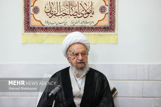 دیدار محمدباقر قالیباف رئیس مجلس شورای اسلامی و آیت‌الله ناصر مکارم شیرازی از مراجع عظام تقلید
