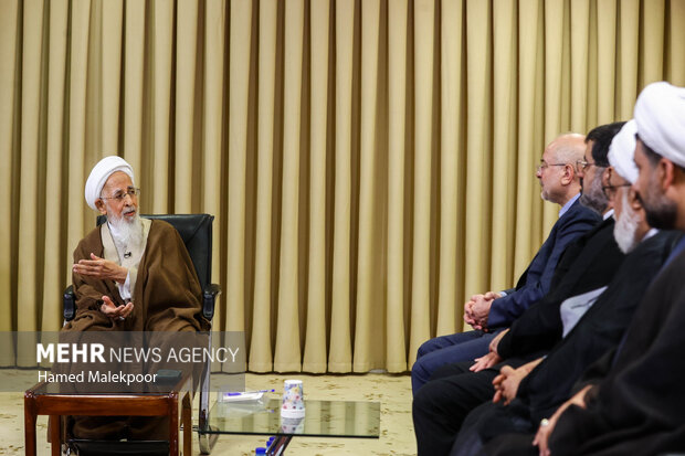 دیدار محمدباقر قالیباف رئیس مجلس شورای اسلامی و آیت‌الله عبدالله جوادی آملی از مراجع عظام تقلید