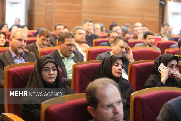 جلسات متعدد مدیران تهران؛وقتی«حضور فیزیکی» از «حل مسئله» مهم‌تر می‌شود