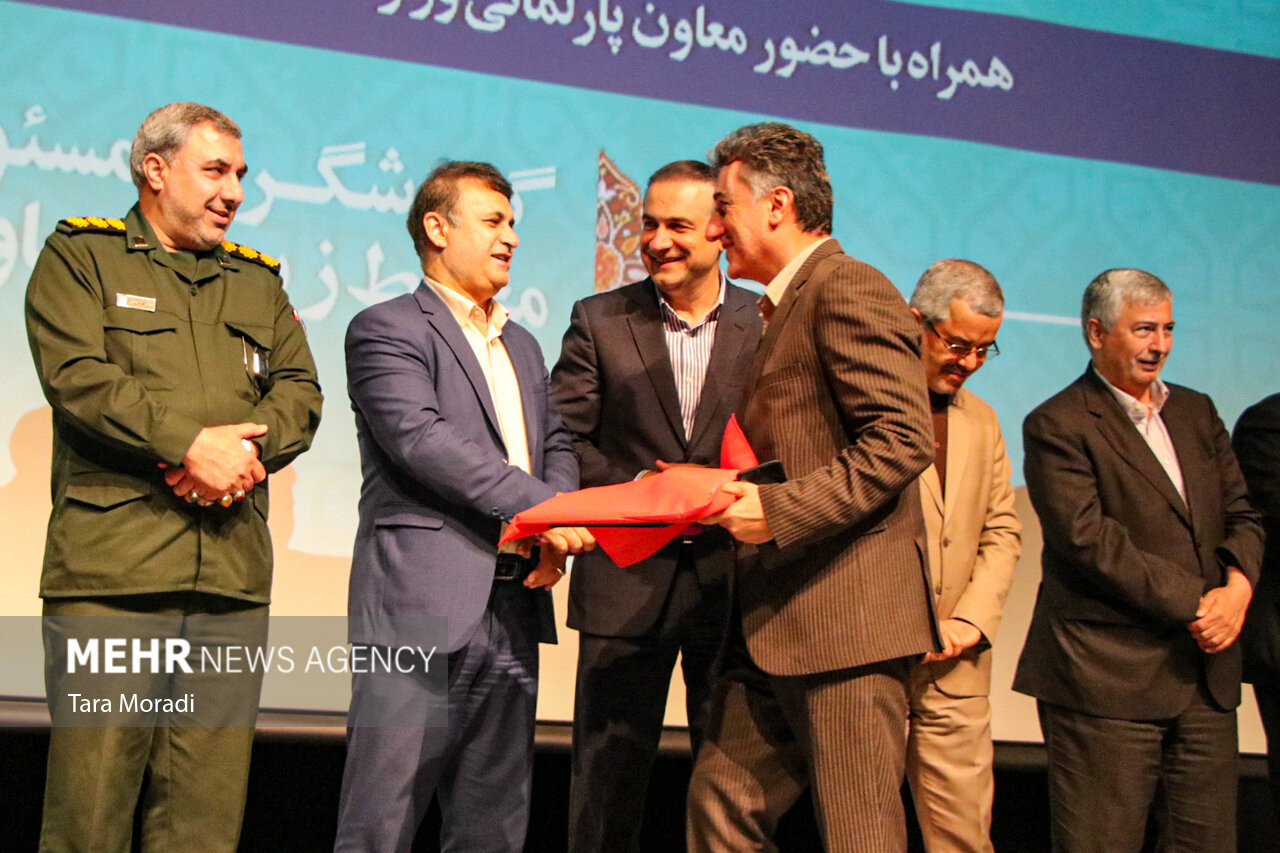 تصاویری از آئین تجلیل از فعالان گردشگری گیلان