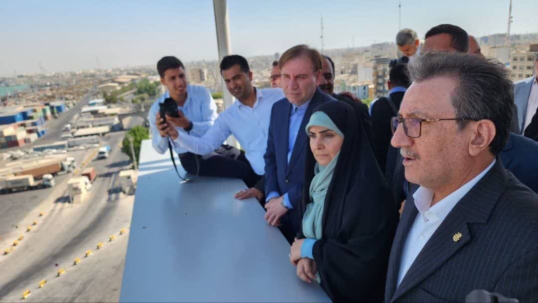 وزیر راه از مجتمع بندری بوشهر بازدید کرد