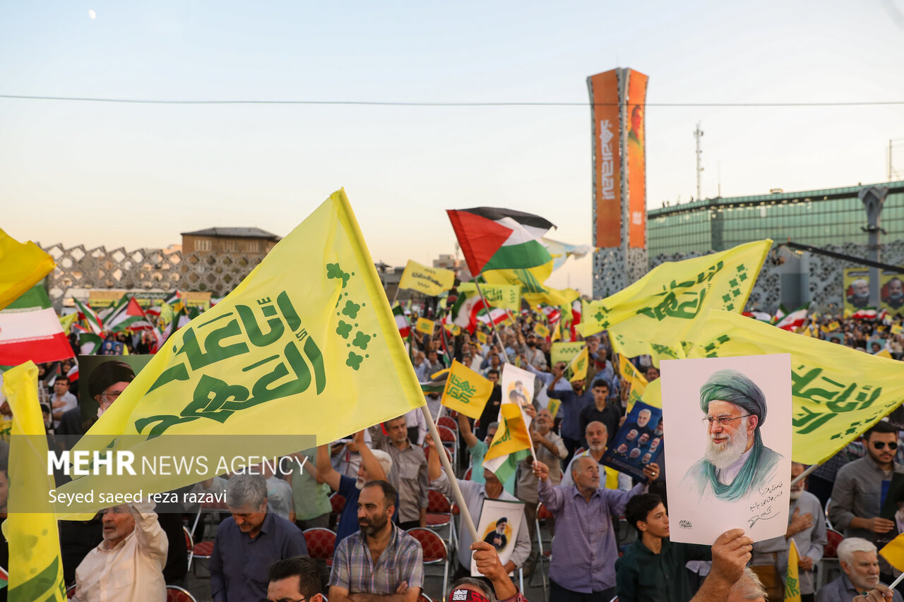 Şehit Nasrullah için Tahran'da anma töreni