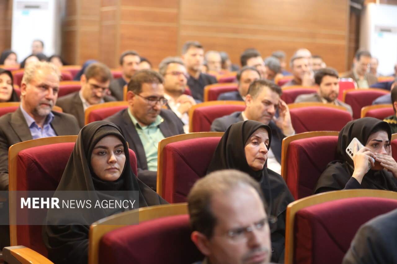 جلسات متعدد مدیران تهران؛وقتی«حضور فیزیکی» از «حل مسئله» مهم‌تر می‌شود