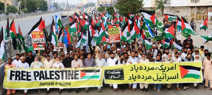 İsrail'in Sumud Filosu'na saldırısı Pakistan'da protesto edildi